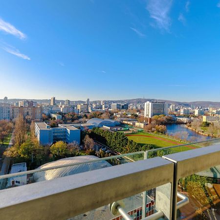 Sunny Apartment With Amazing Terrace On The 13Th Floor Near City Center บราติสลาวา ภายนอก รูปภาพ
