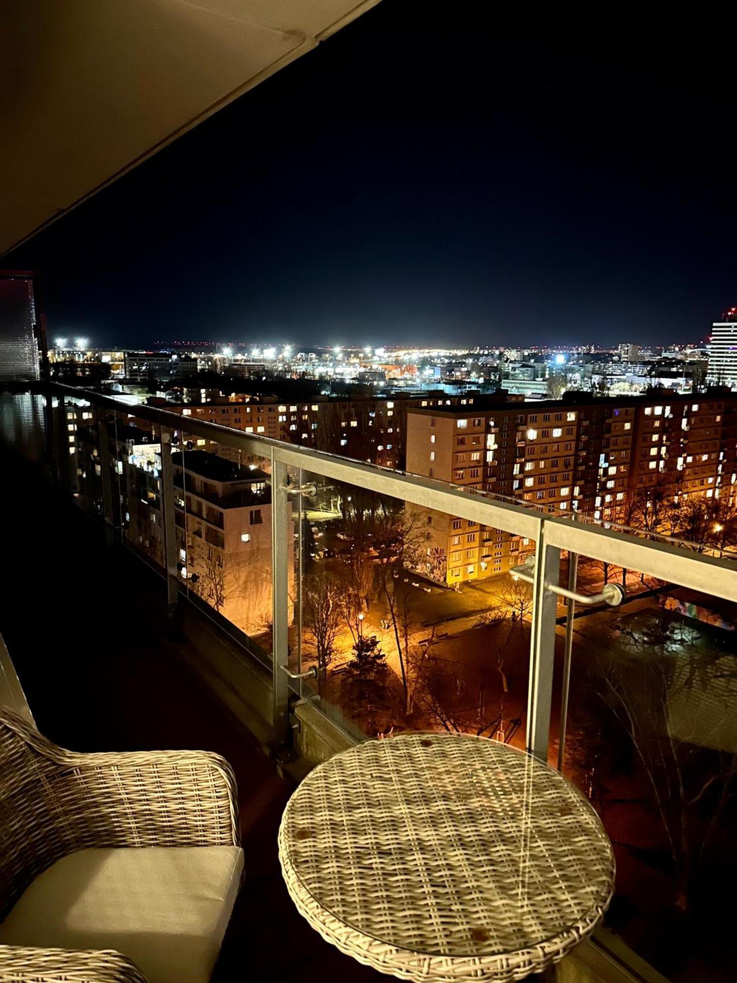 Sunny Apartment With Amazing Terrace On The 13Th Floor Near City Center บราติสลาวา ภายนอก รูปภาพ