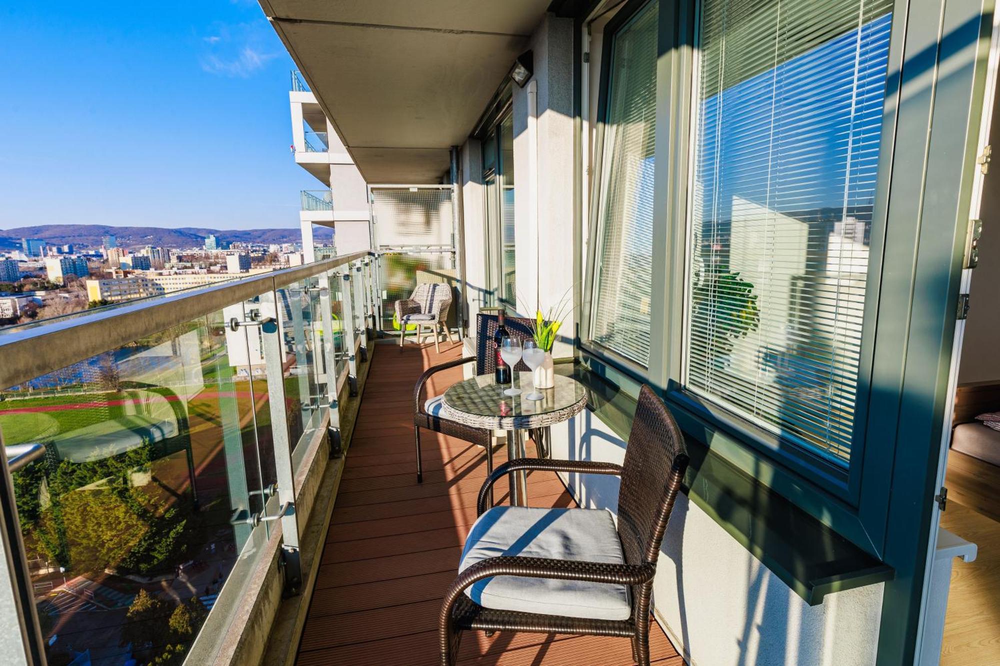 Sunny Apartment With Amazing Terrace On The 13Th Floor Near City Center บราติสลาวา ภายนอก รูปภาพ