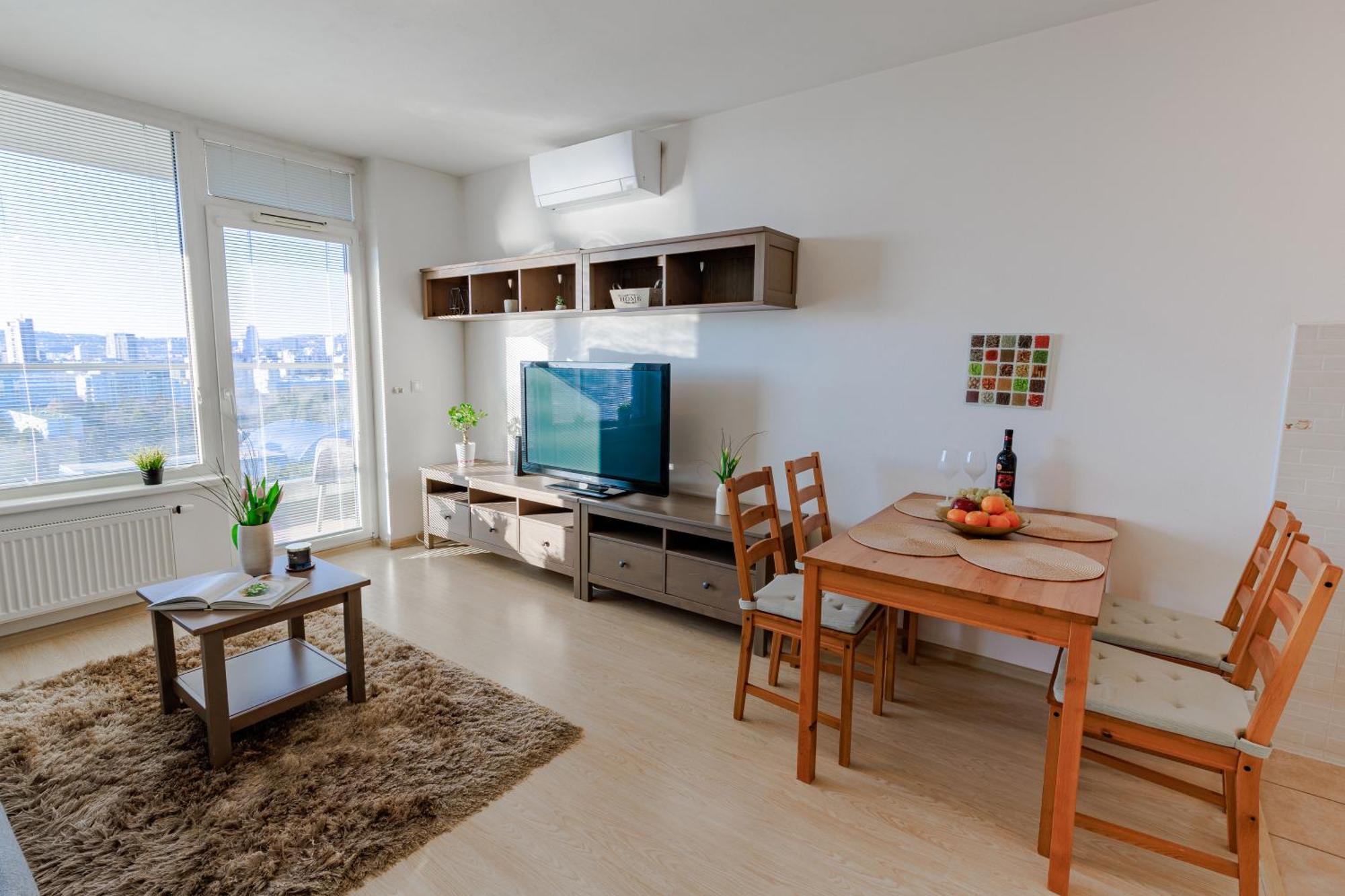 Sunny Apartment With Amazing Terrace On The 13Th Floor Near City Center บราติสลาวา ภายนอก รูปภาพ
